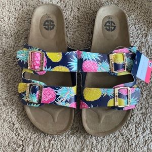 NWT. Simply Southern pineapple sandals. Size 10.